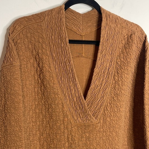 Lululemon | Women’s Rippled V-Neck Pullover Copper Brown Size 4 - Picture 3 of 7